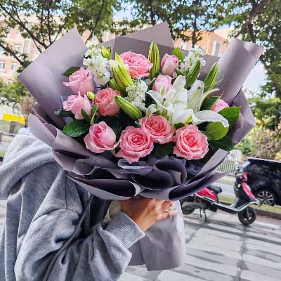 太原11朵戴安娜粉玫瑰百合，与你一起追逐梦想