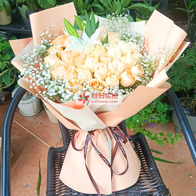 太原33朵香槟玫瑰百合，心里永远是你