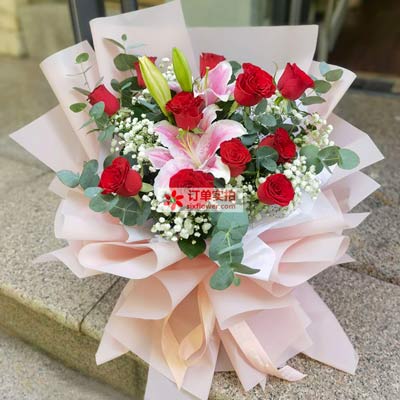 太原11朵红玫瑰百合，全世界里只有一个你